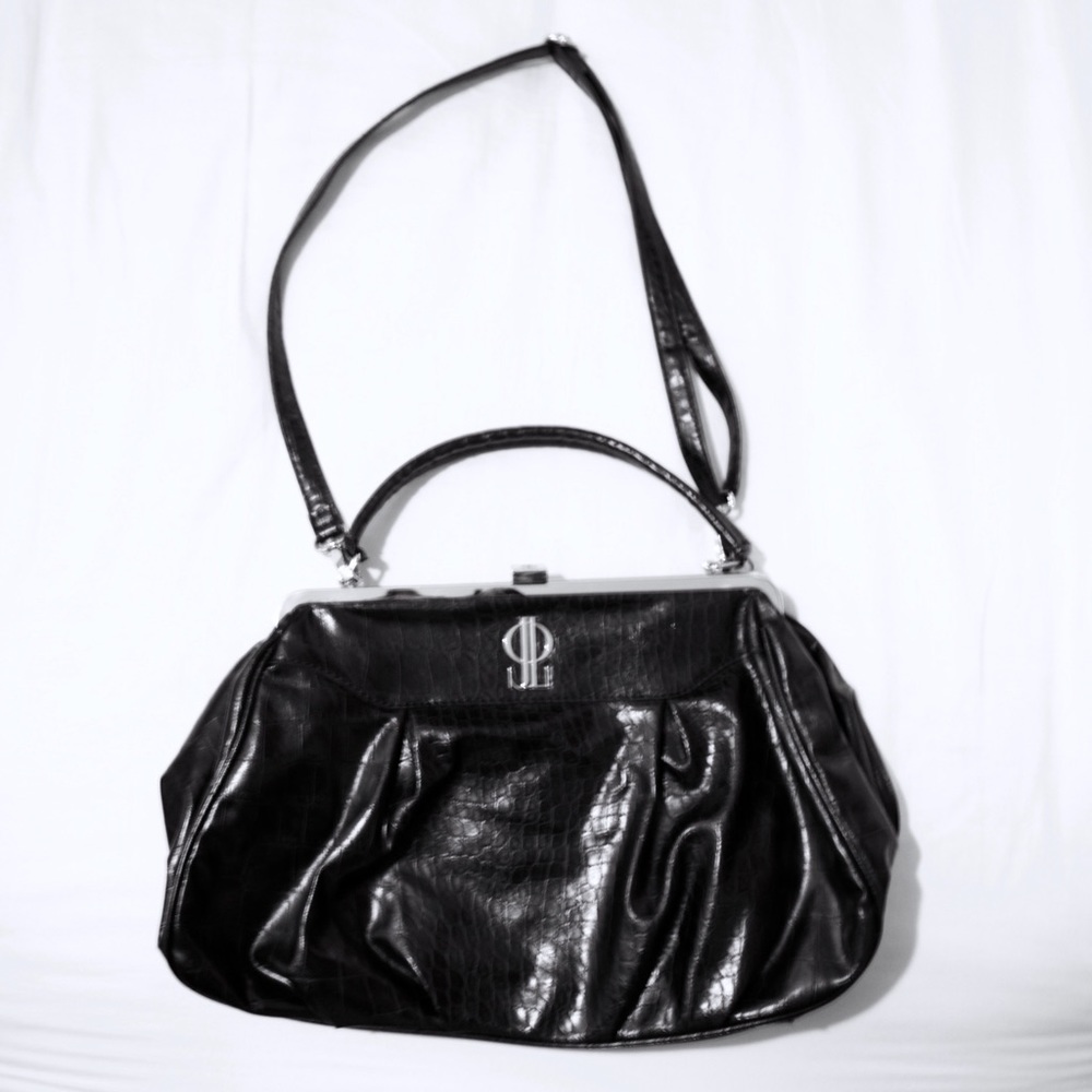 Jennifer Lopez black purse